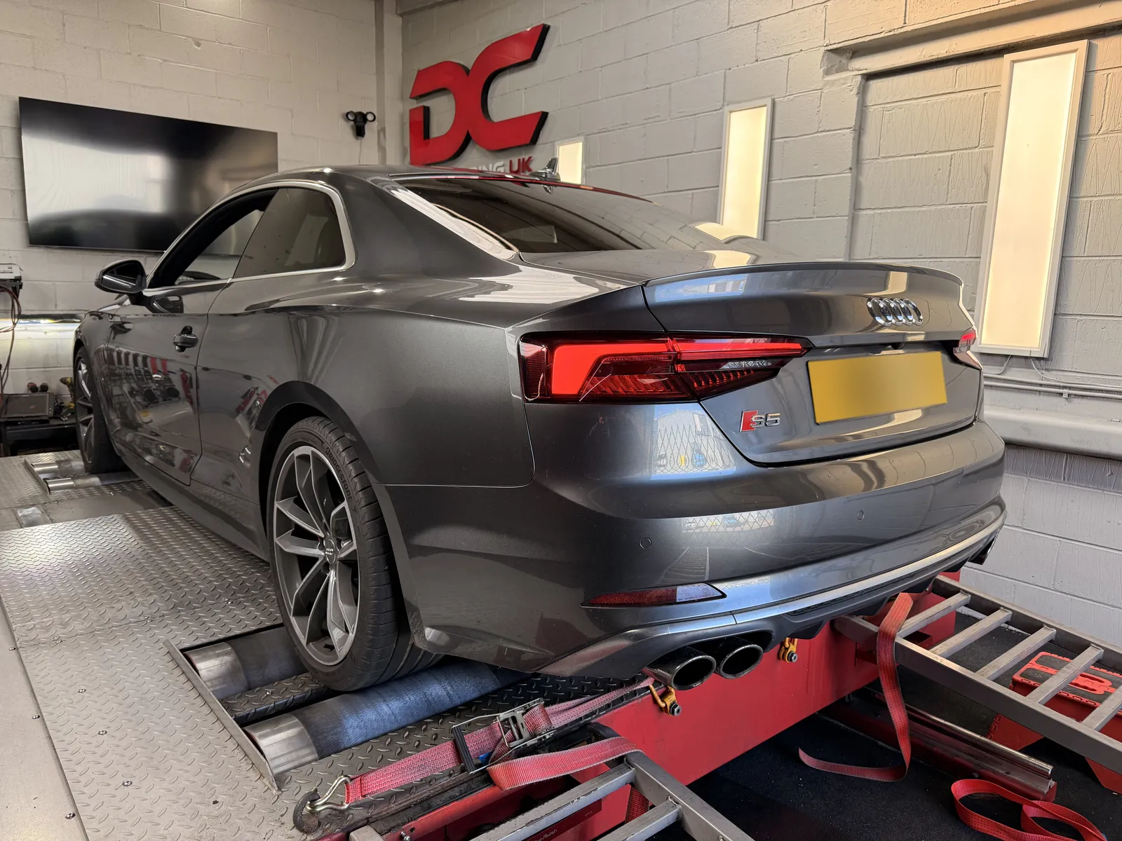 Audi S5 rear three-quarter on the rollers