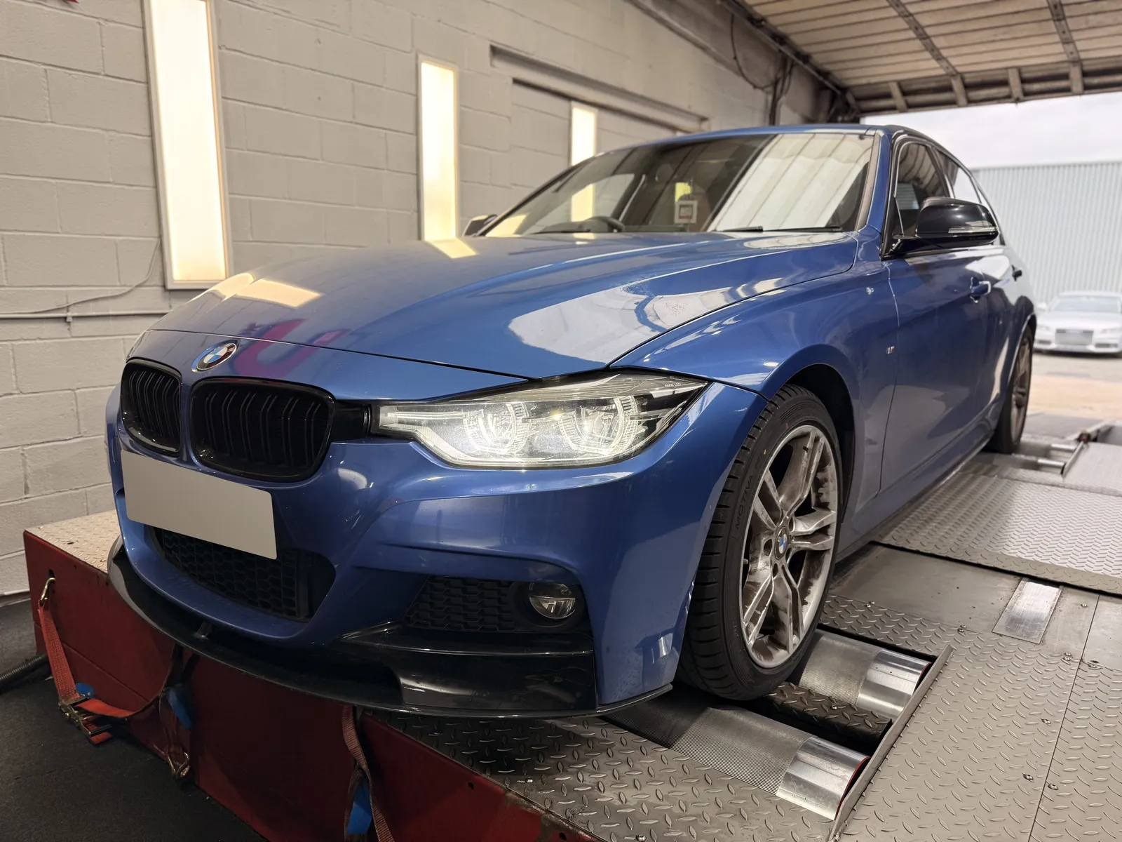 BMW 320d front three-quarter on the rollers
