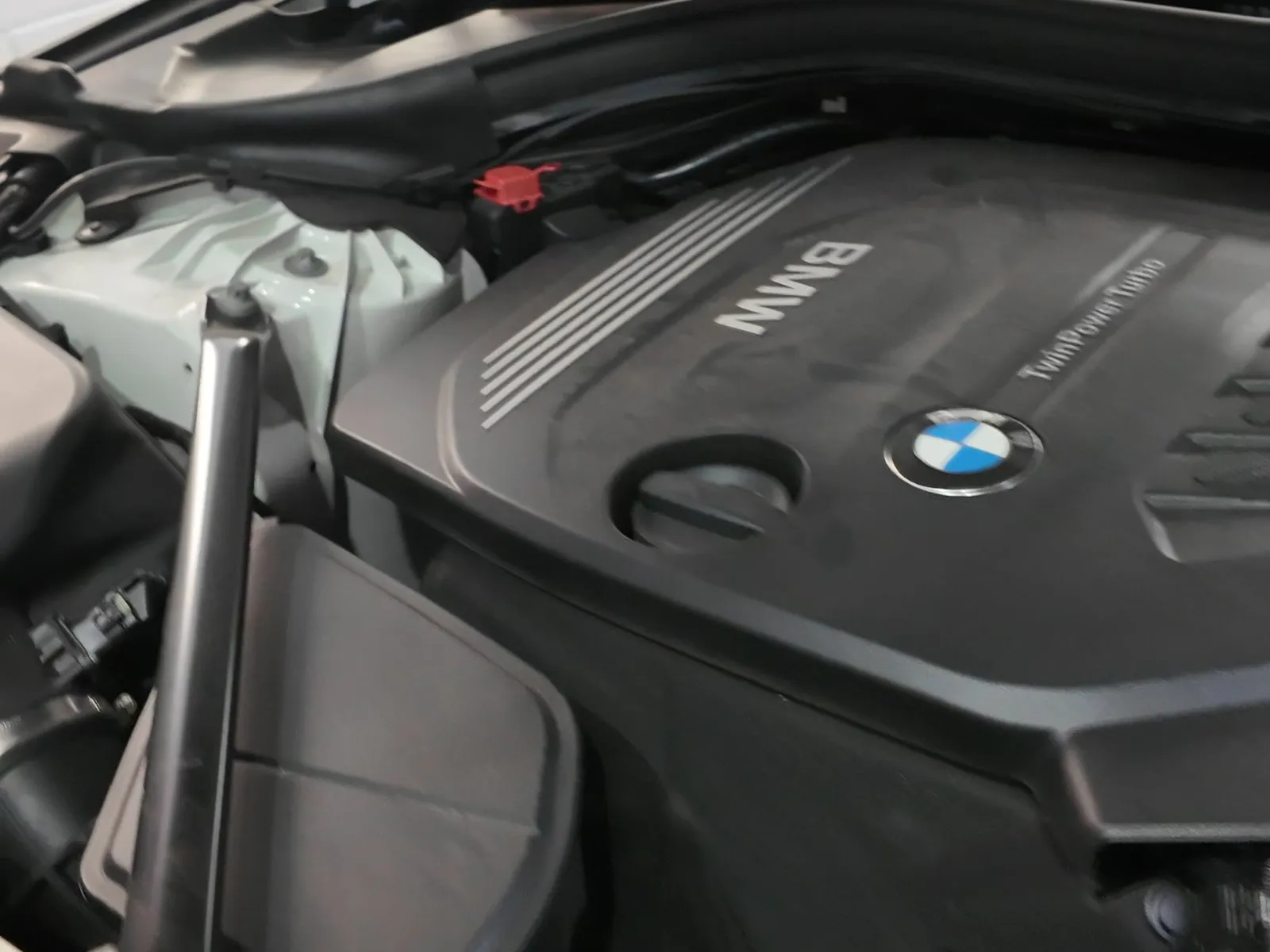 BMW 520d B47 2.0 diesel engine bay