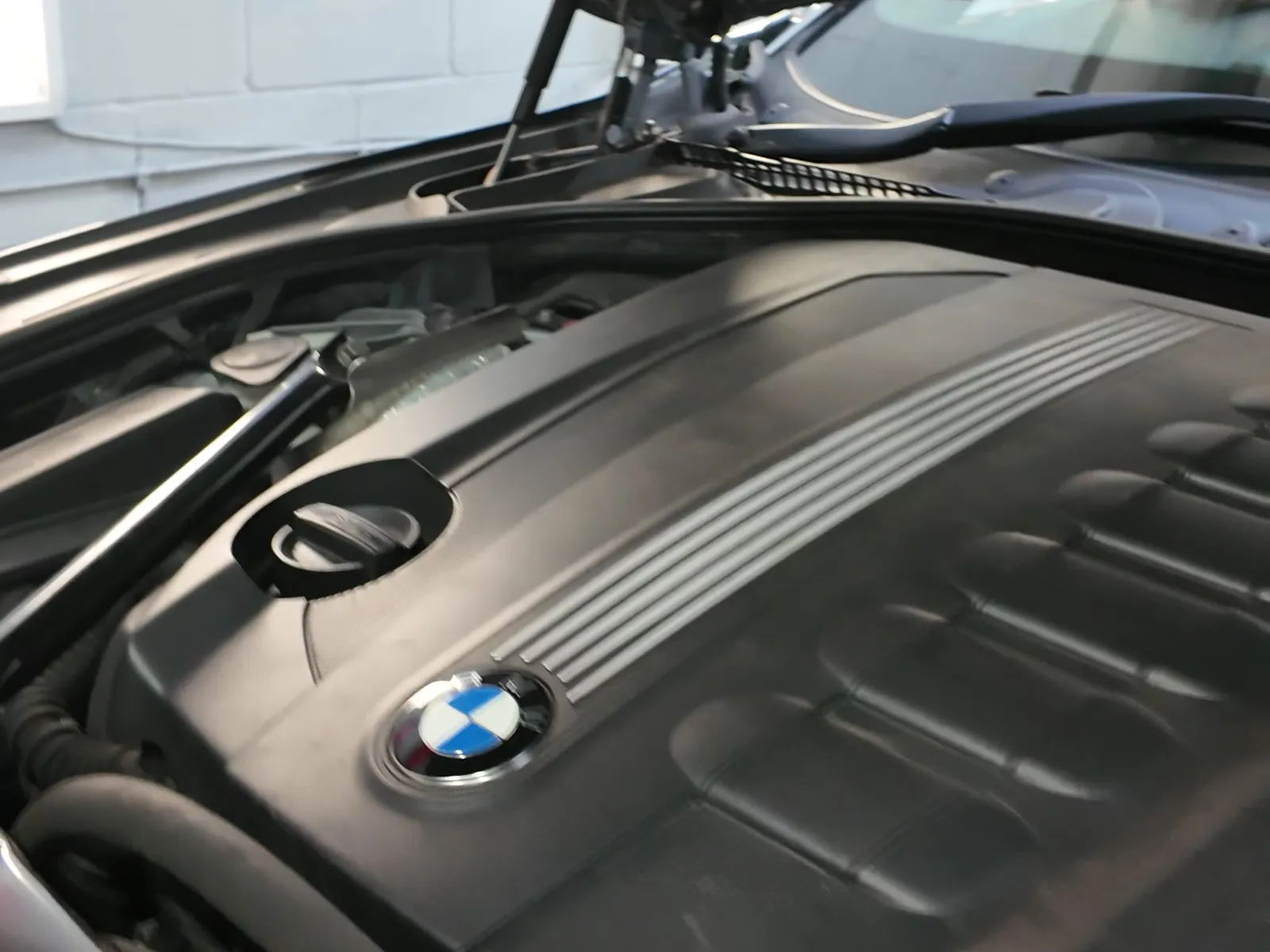 BMW 530d N57 3.0 diesel engine bay