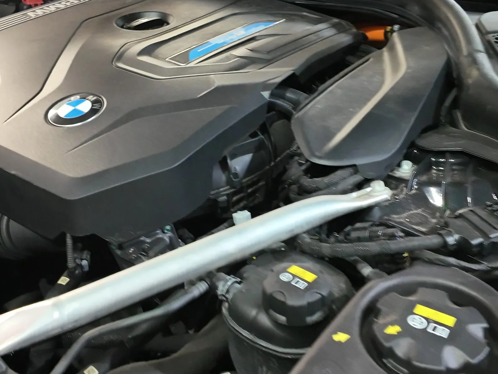 BMW 530e B48 hybrid engine bay