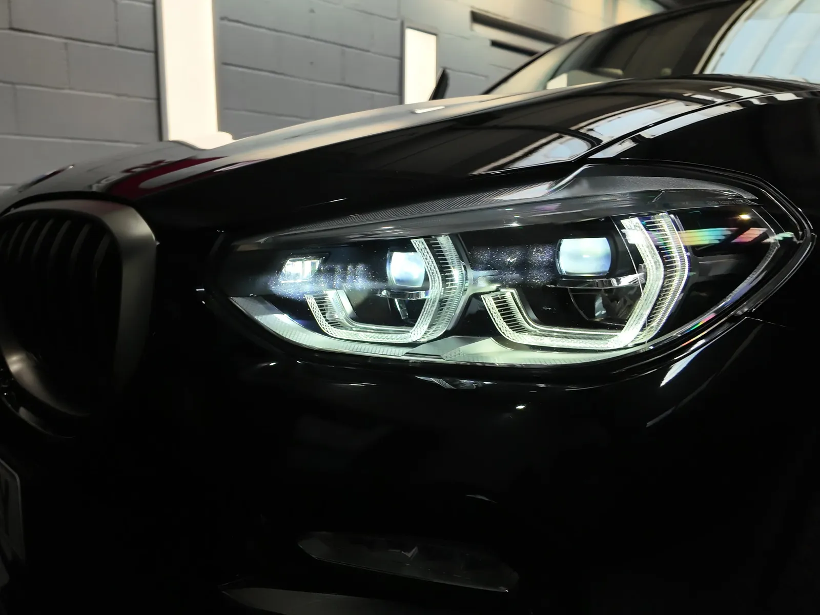 BMW X3 M40d headlight and front wing on the dyno
