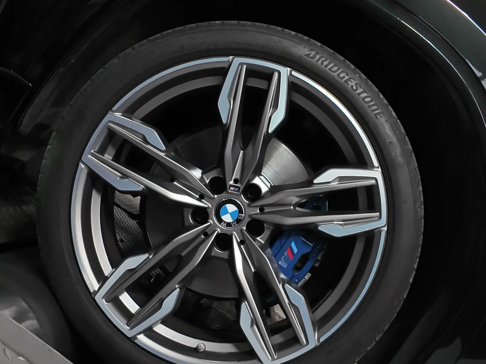 BMW X3 M40d M wheel and blue M brake caliper