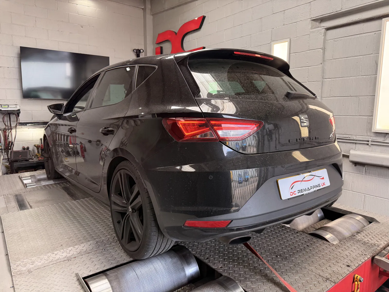 SEAT Leon Cupra 290 rear three-quarter on the dyno