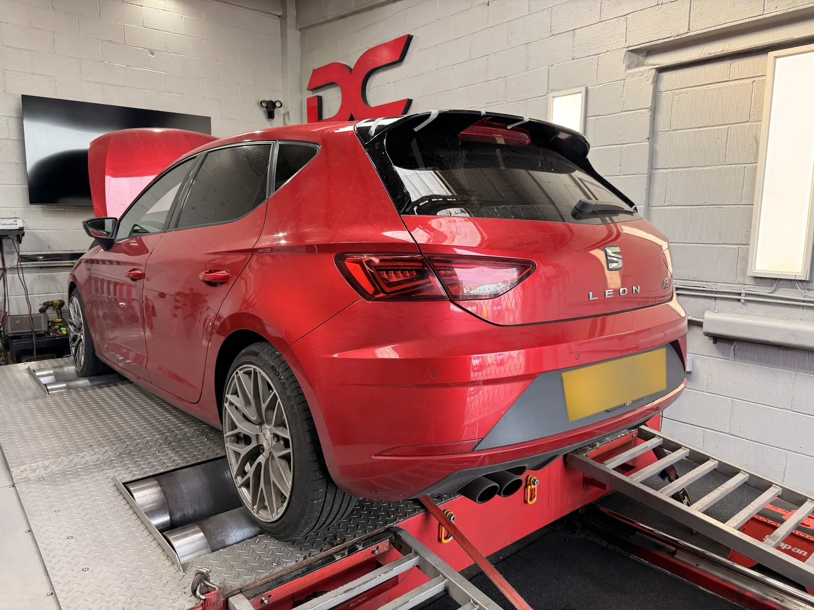 SEAT Leon FR rear three-quarter on the dyno